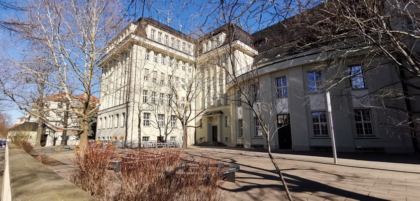 Hans-Erlwein-Gymnasium Hans-Erlwein-Gymnasium
